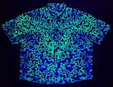 Load image into Gallery viewer, 3XL Northern Lights Scrunch Button Down
